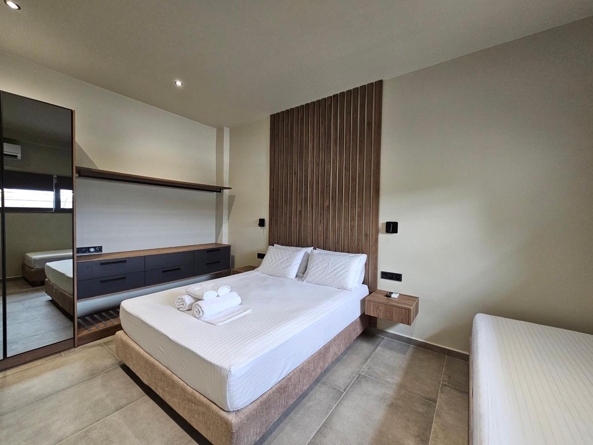 Rea'S Luxury Apartments Stoúpa Exterior photo