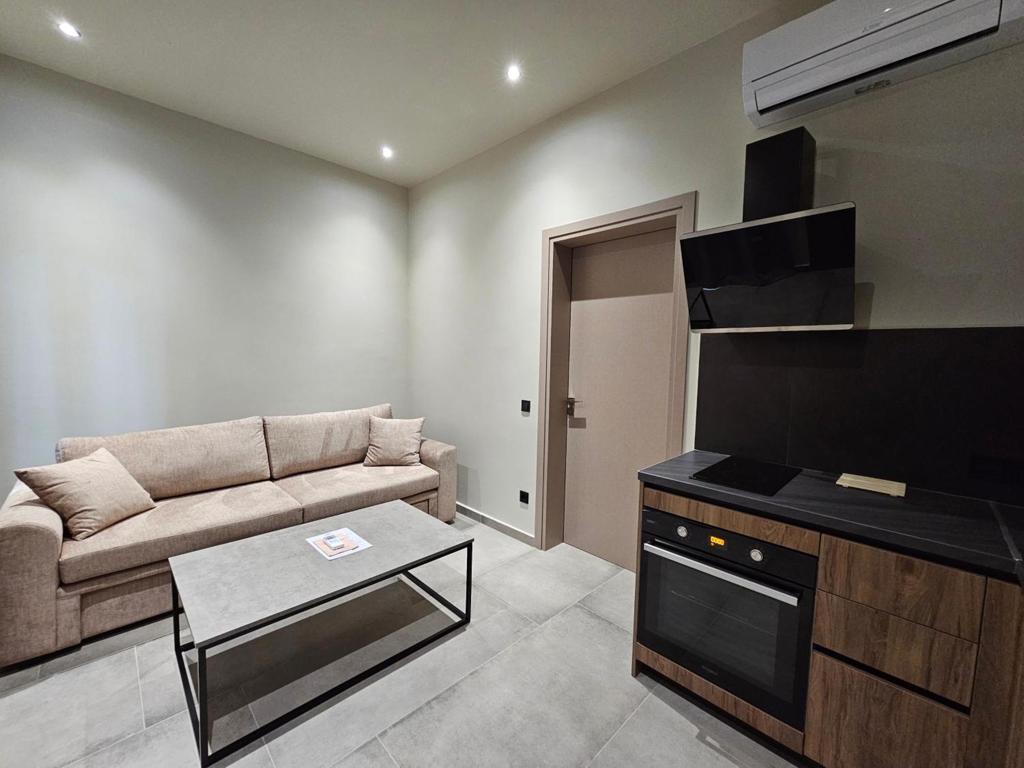 Rea'S Luxury Apartments Stoúpa Exterior photo