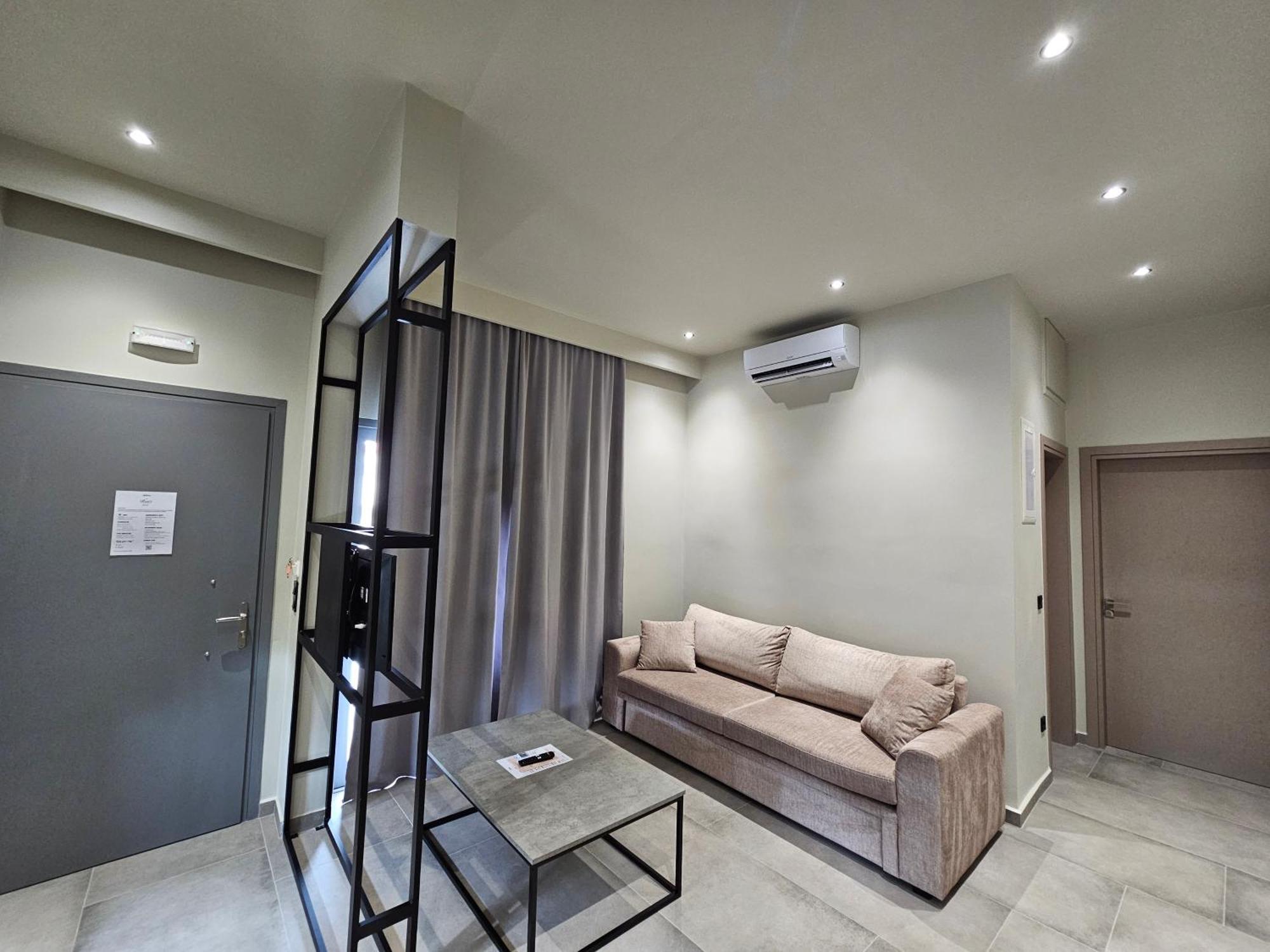 Rea'S Luxury Apartments Stoúpa Exterior photo